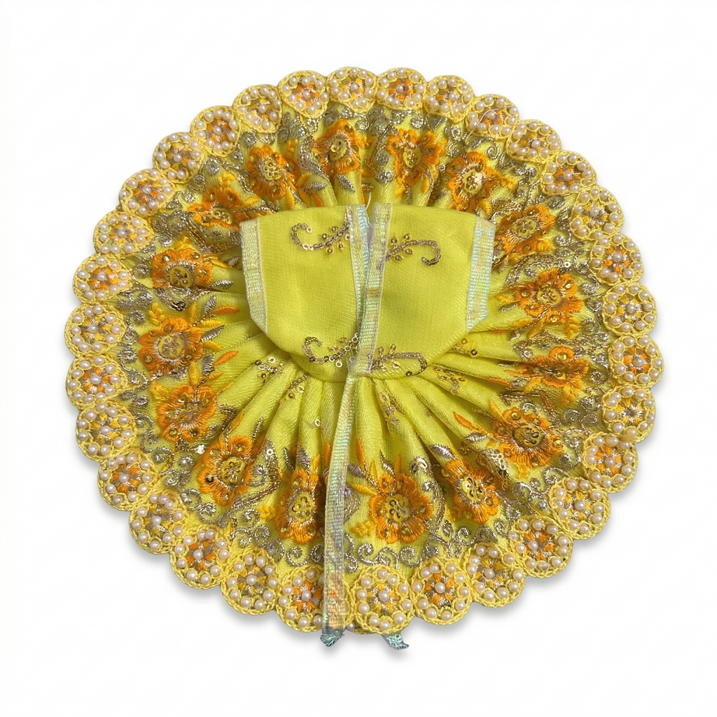 Laddu Gopal poshak with delicate floral embroidery and pearl shringar